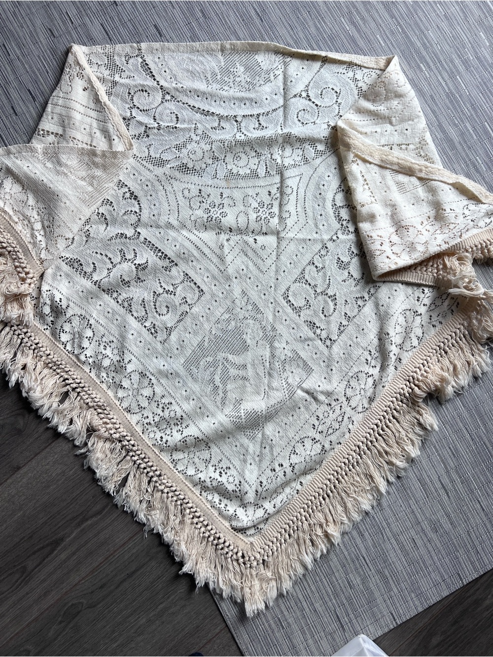 ✨ Vintage 70s Boho Ivory Crochet Lace Fringe Shawl – Bridal / Festival Wrap ✨
